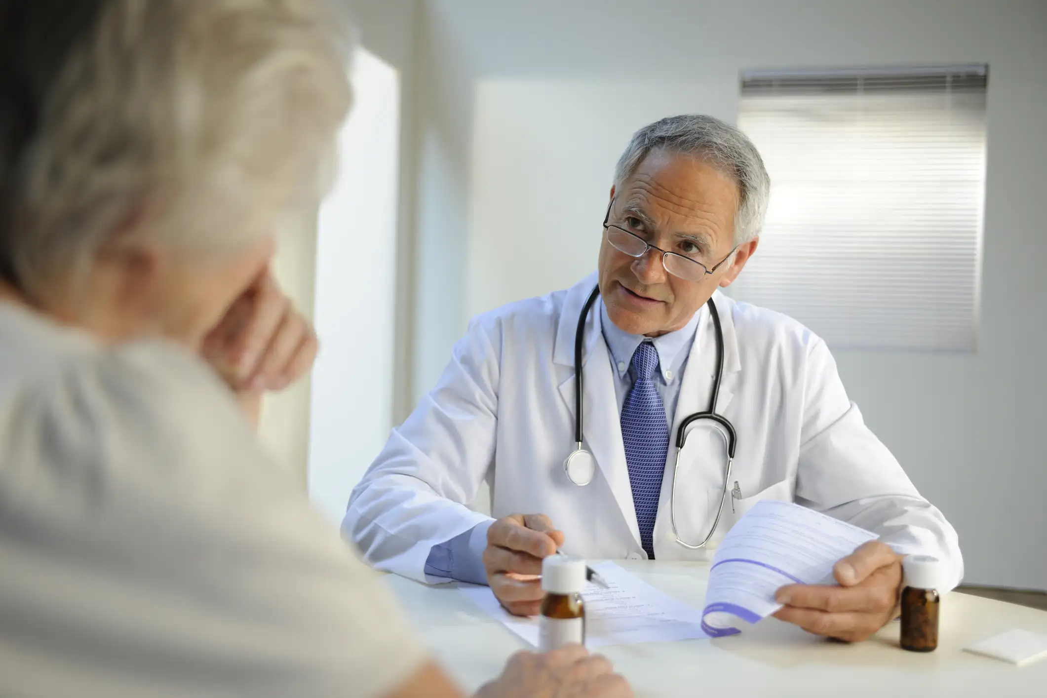 Вопрос: какие факторы влияют на повышение комплаентности? Выпуск 9